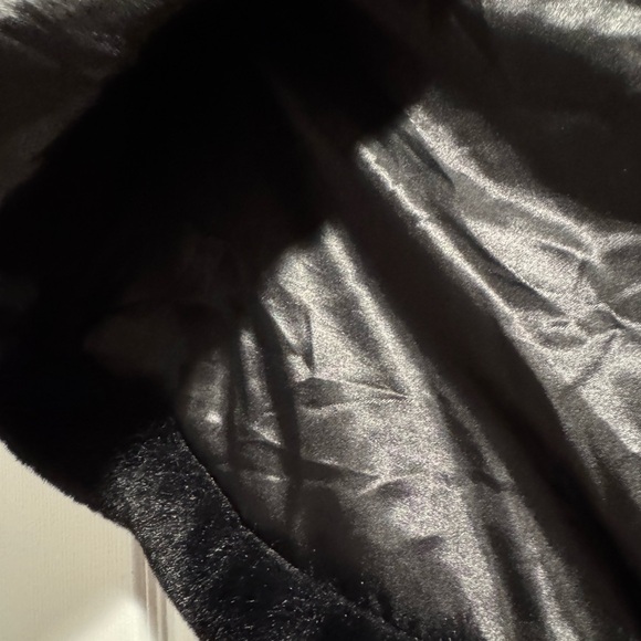 Black Faux Fur Shrug. Holiday/Party/Winter. Never worn. Precise craftsmanship. - Picture 3 of 6